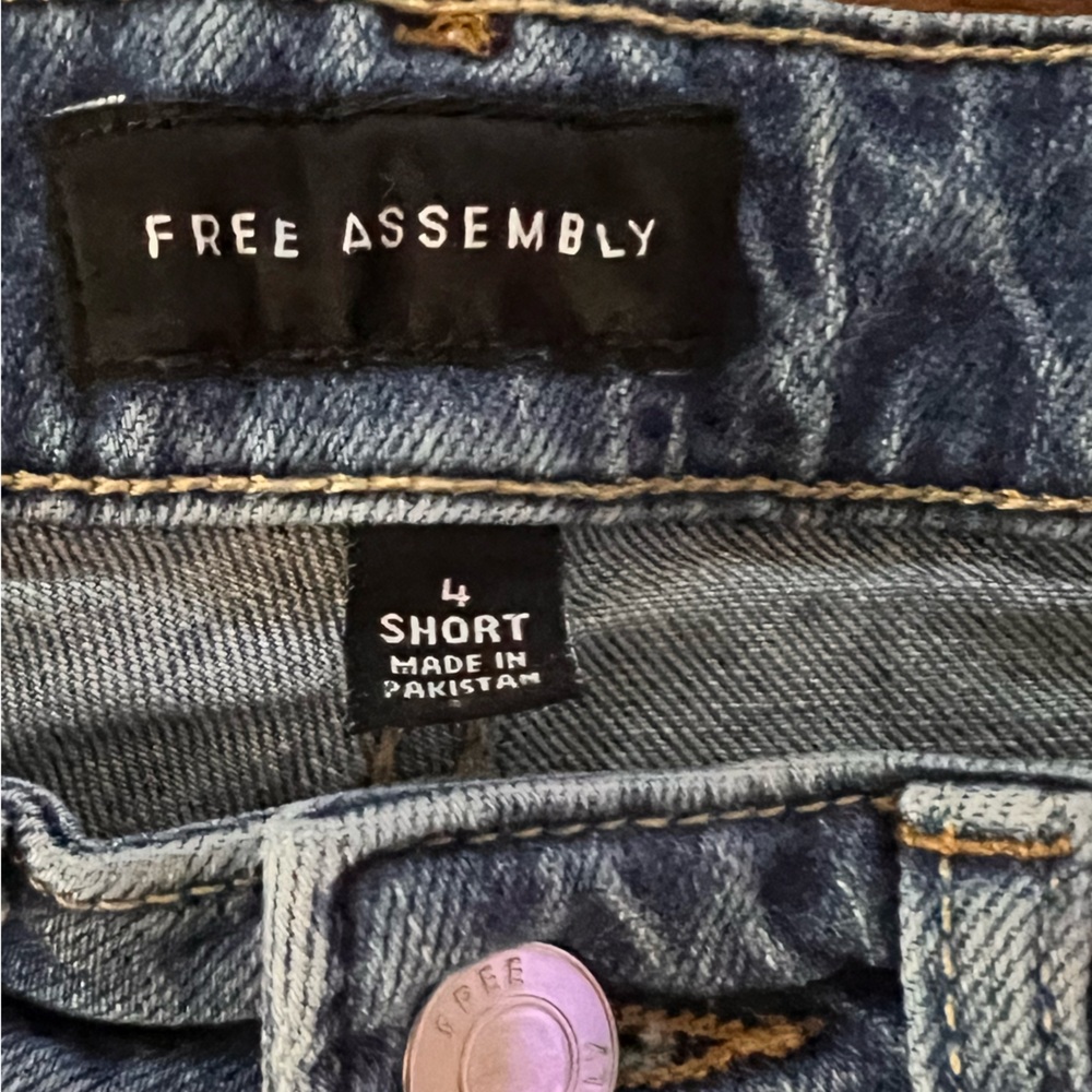 Free Assembly Jeans - Picture 3 of 4